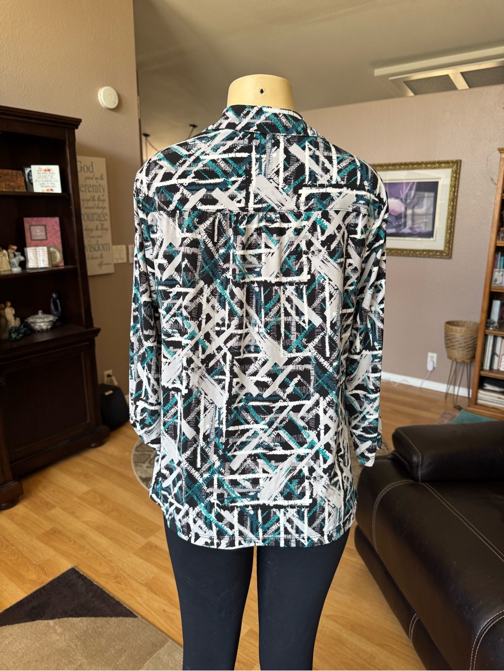 Alfani blue, black & white geometric abstract V-neck blouse-size 0X - Picture 2 of 10